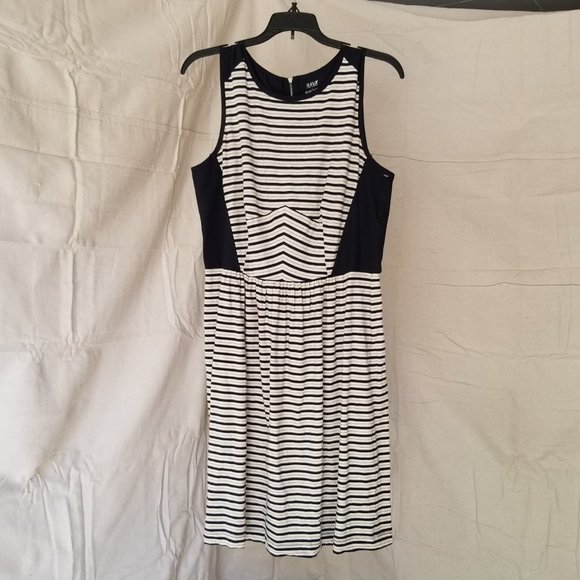a.n.a. A NEW APPROACH Sleeveless Black & White stripe dress sz-Large - Picture 2 of 5